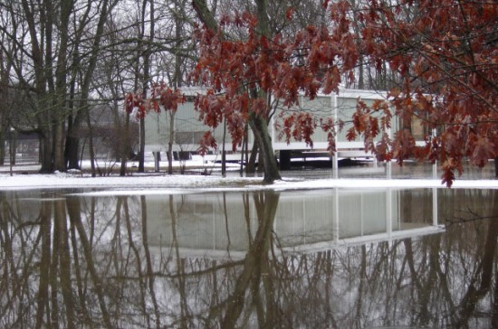 Floodwaters surround Mies van der Rohe's Farnsworth House. (Courtesy Farnsworth House)