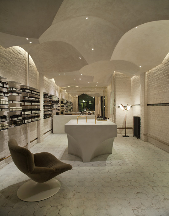 The ceiling in Aesop Prisensgate, Oslo, is composed of ten domes fabricated from fiber-reinforced concrete with a matte gypsum plaster finish.