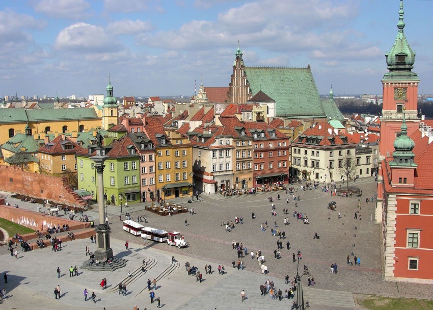 Castle Square in The Warsaw Old Town in 2011 (Courtesy Wikipedia)