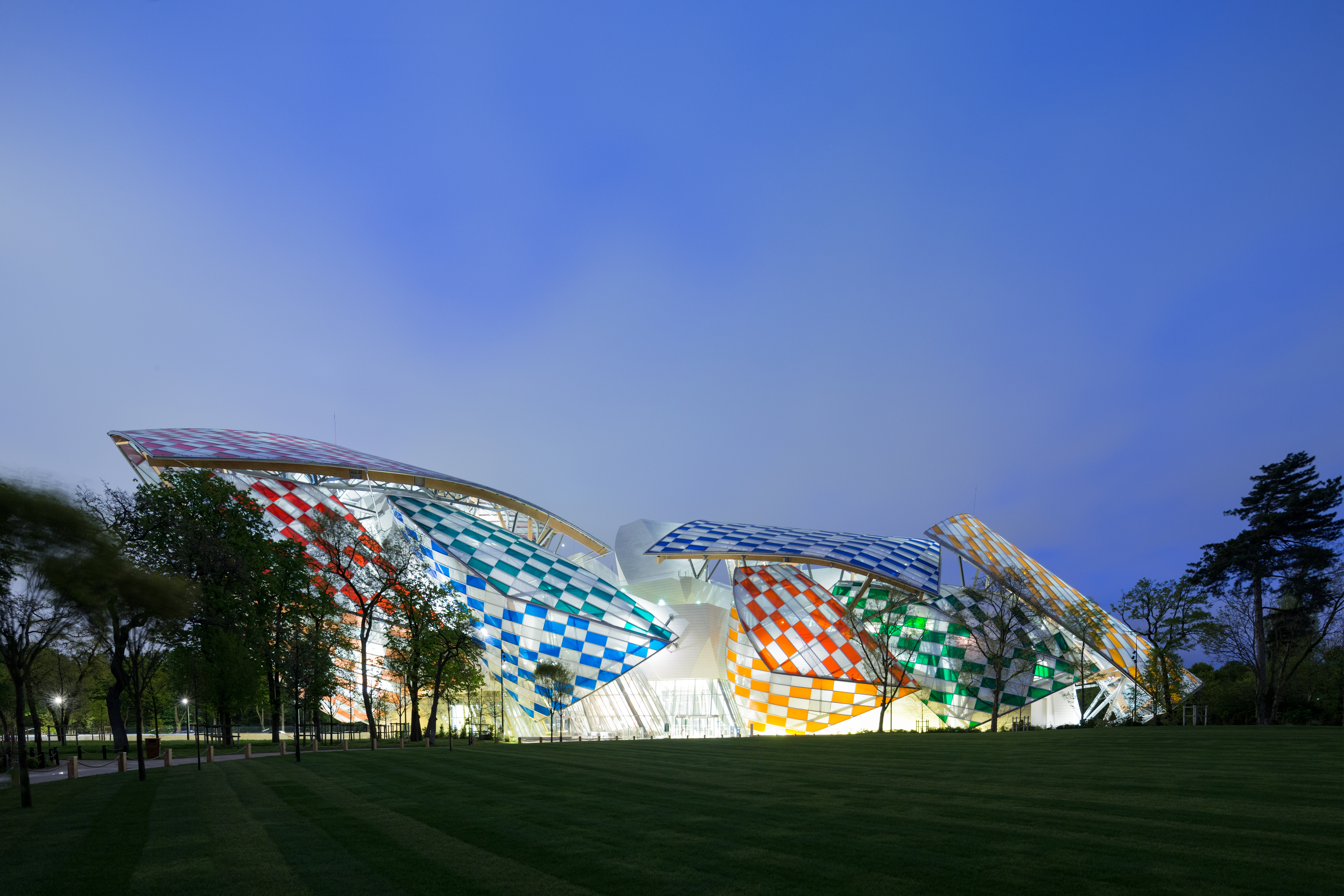 The Observatory of Light at the Fondation Louis Vuitton - www.waldenwongart.com