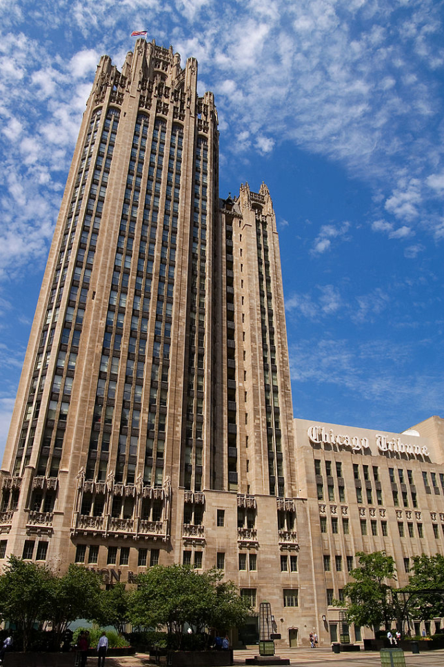 https://commons.wikimedia.org/wiki/File:Chicago_Tribune_Building.jpg