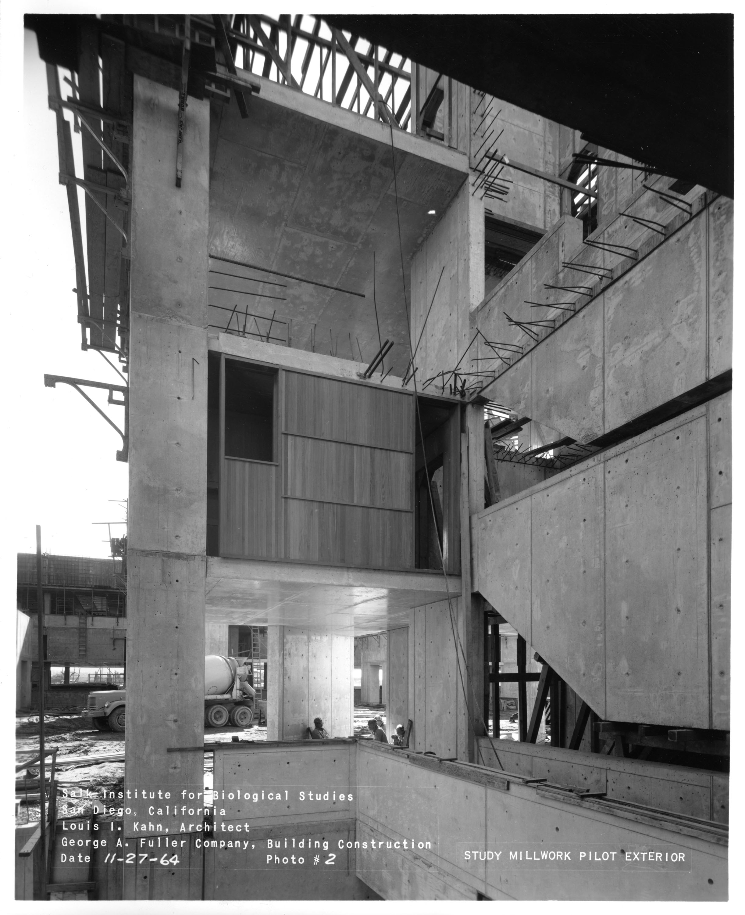 View of the first window wall being installed during construction, 1964. (Courtesy Salk Institute for Biological Studies archives)