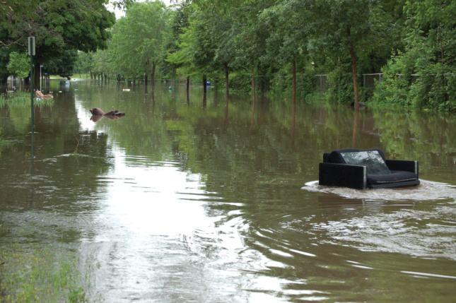 Discarded furniture marks the edge of a flooded road during the 2008 Iowa Flood in Cedar Rapids, Iowa. (Courtesy USGS/Don Becker/Wikimedia Commons)