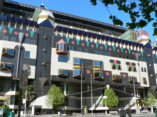 RMIT’s Building 8 on Swanston St. 1993 Melbourne, Victoria,. (Courtesy Australasia/Wikimedia Commons)