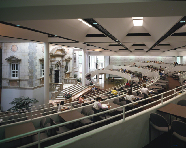 The Dobbs University Center (DUC) at Emory University is attached to a 1920s building that now houses the Mary Gray Munroe Theater, a black box performance space. Inspired by Palladio’s Teatro Olimpico, the DUC features a dramatic, tiered dining hall that looks out onto the steps of the theater. (Courtesy John Portman & Associates)