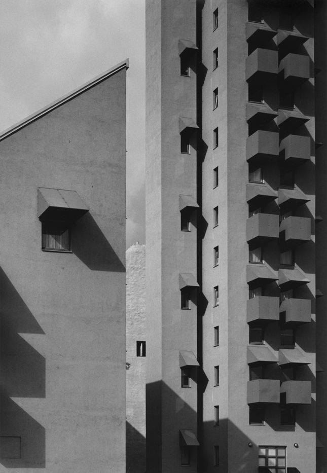 Berlin Tower, 1988. Social Housing in Berlin, Germany in collaboration with the International Bauausstellung Berlin (IBA Berlin) and Moritz Müller with Diethard Engel. (Courtesy Hélène Binet)