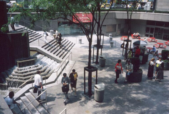 The Sasaki plaza in 1978.(Courtesy Hugh Stubbins and Associates)