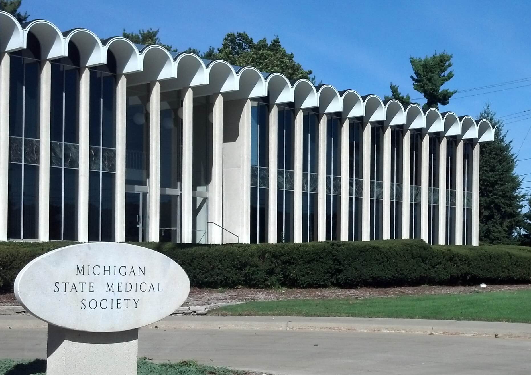 Minoru Yamasaki s Michigan State Medical Society Building goes up