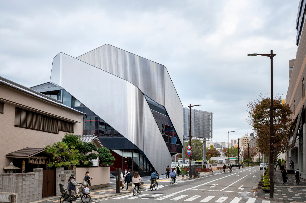 Clouds AO wraps a Fukuoka building in stainless steel