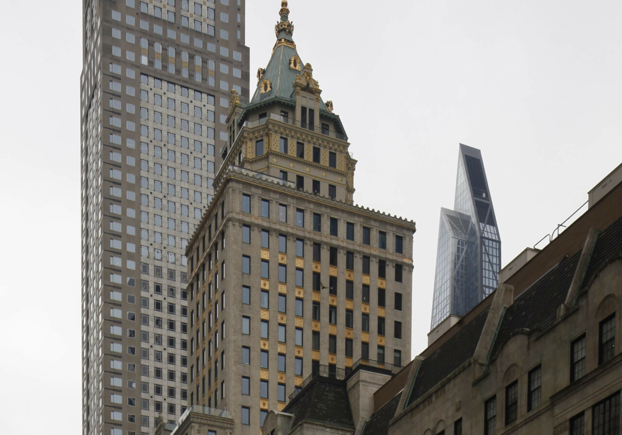 close-up of top of Heckscher Building