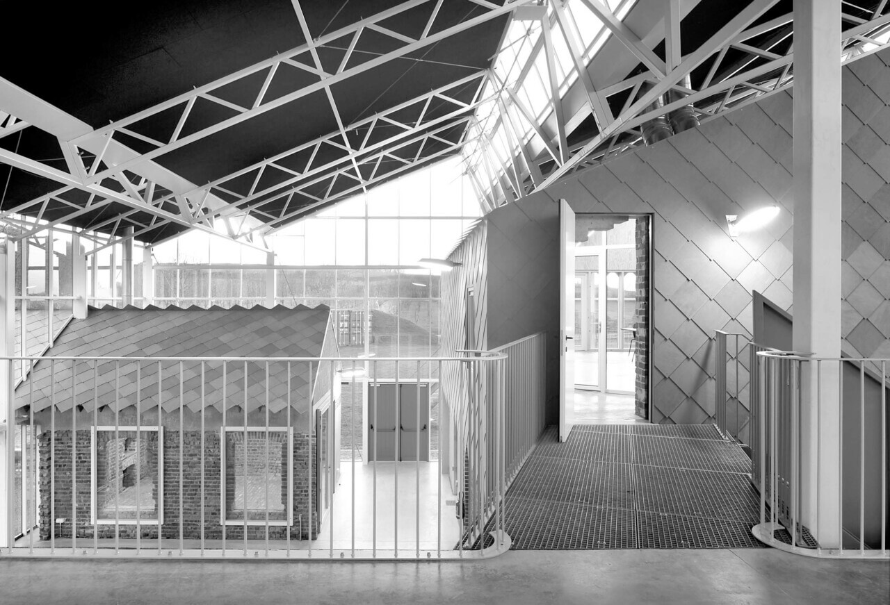 black and white image of trusses and built works within Cafe Paddenbroek