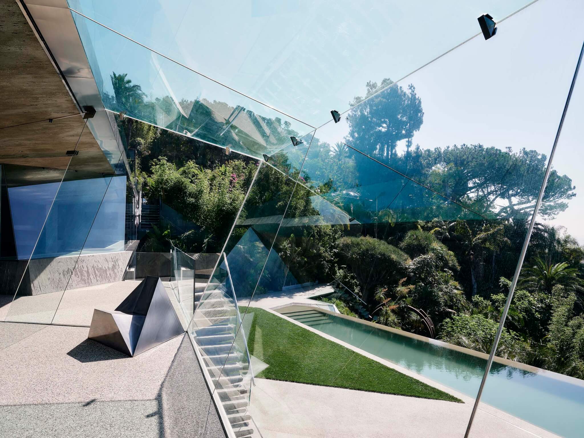 Conner & Perry’s new angled glass extension for Lautner house