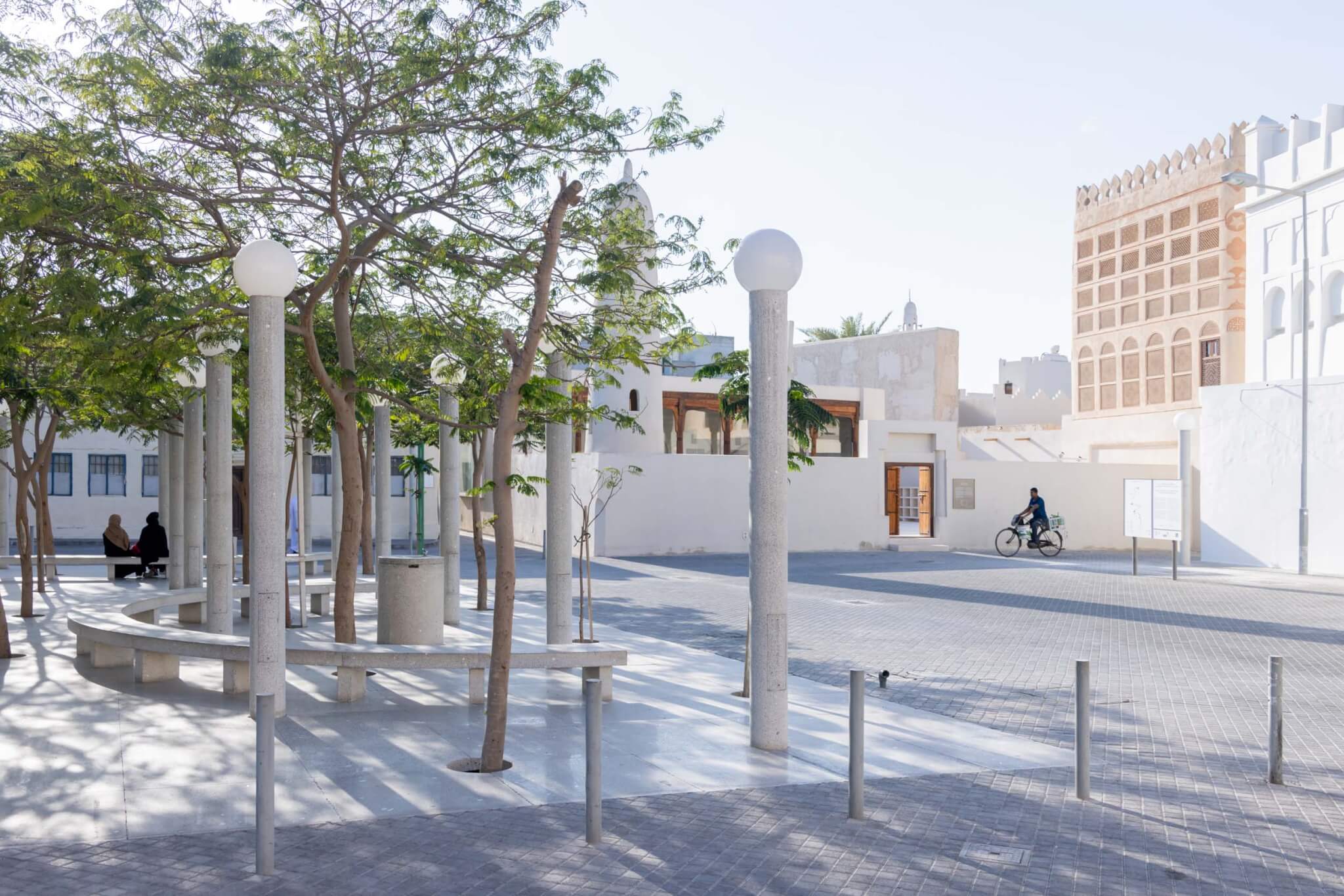 series of plazas connect the Path’s historic sites, marked by light posts