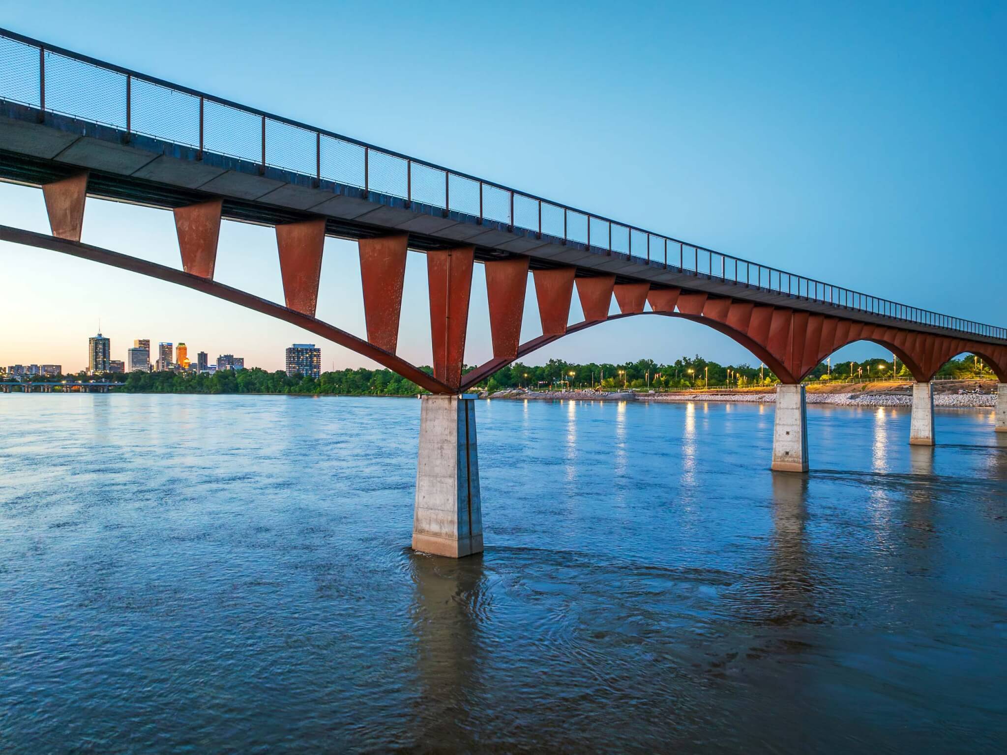 Williams Crossing spanning over water during daytime