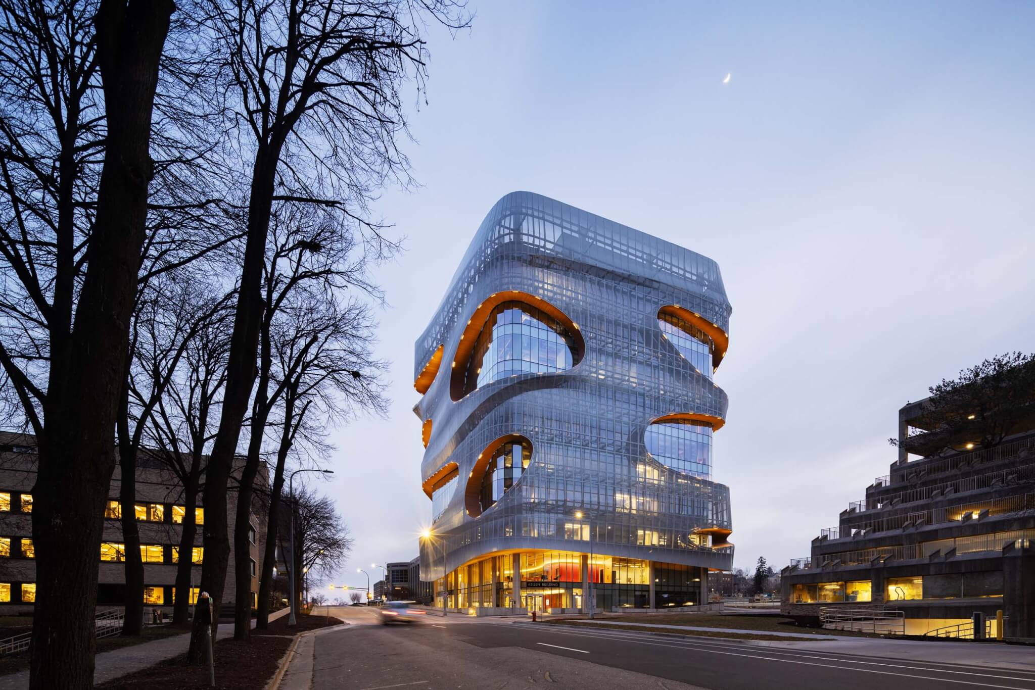 exterior of Mayo Clinic building by HDR