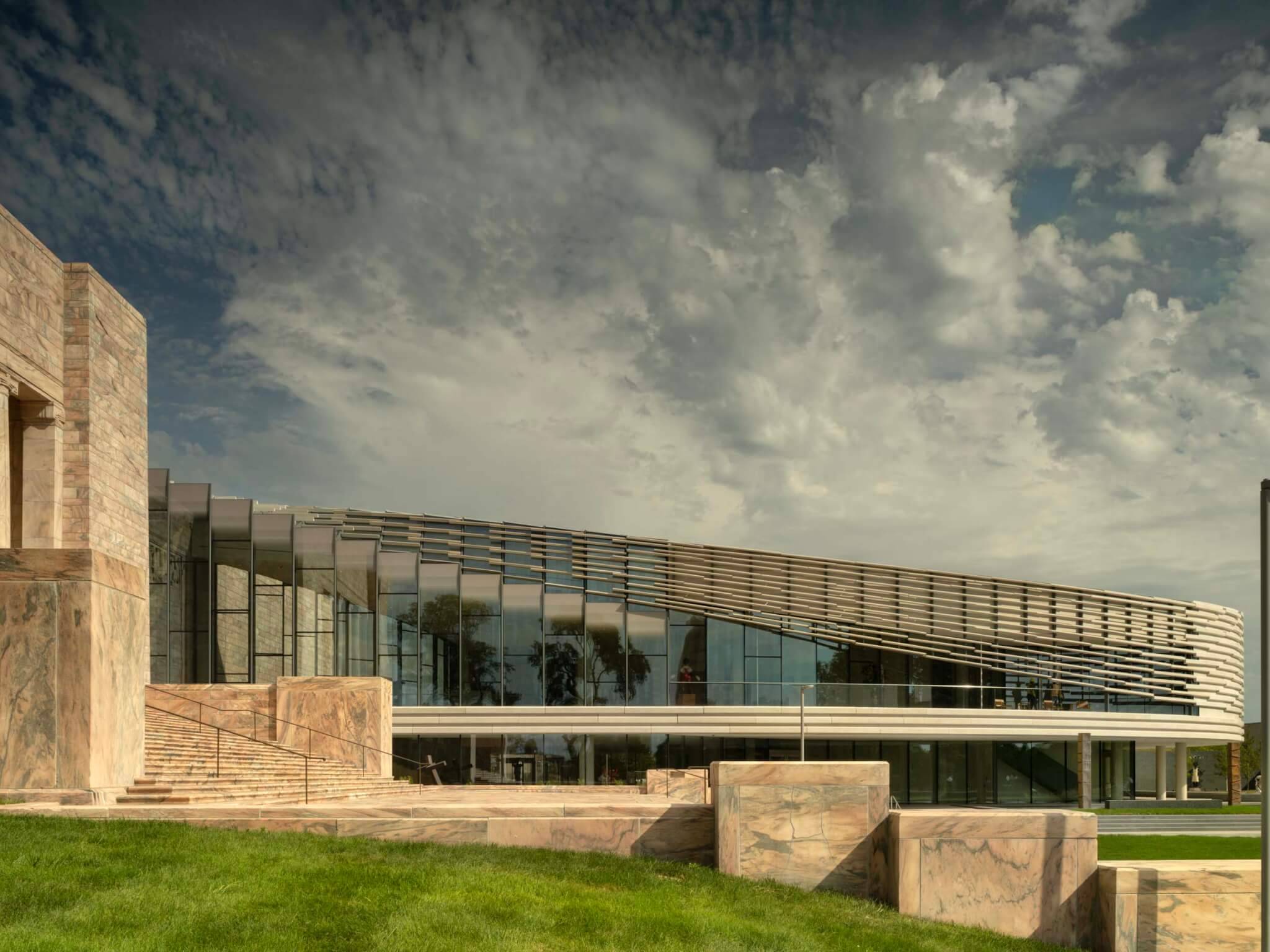 exterior of Joslyn Art Museum swooping swooping roof